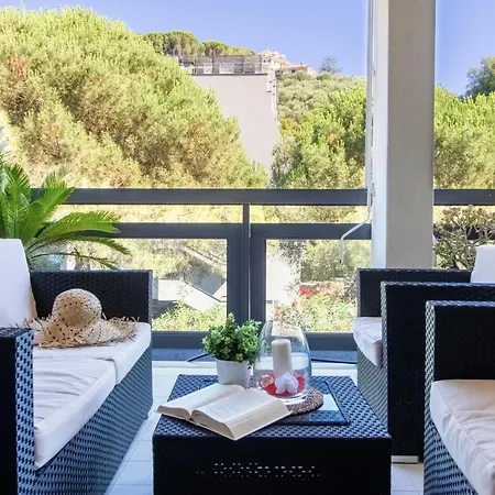 Pine Terrace Apartment *