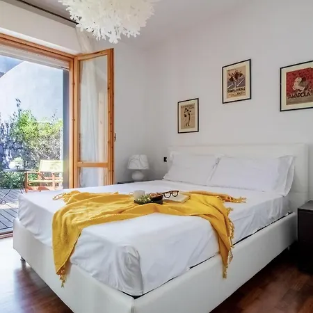 Pine Terrace Apartment *
