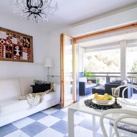 Pine Terrace Apartment *